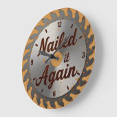 Nailed It Again Rusty Saw Blade  ラージ壁時計 (傾斜)