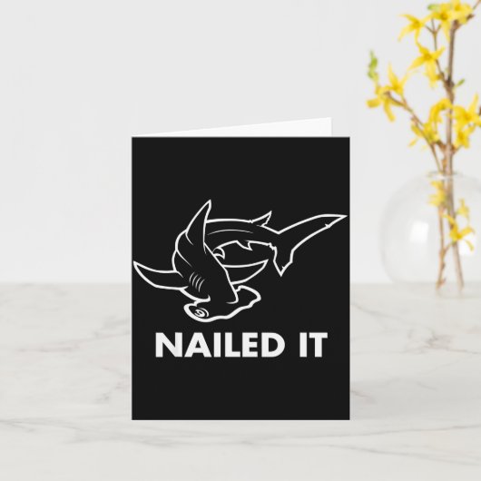 Nailed It - Funny Hammerhead Shark  カード (黄色い花)