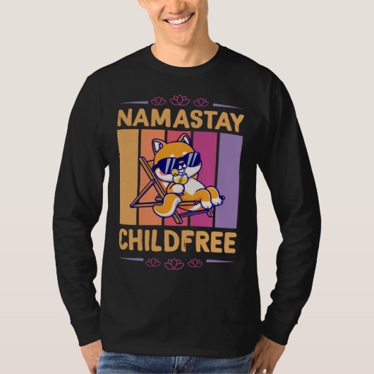 Namastay Childfree Nomaste Yoga Lotus Flower Beach Tシャツ (正面)
