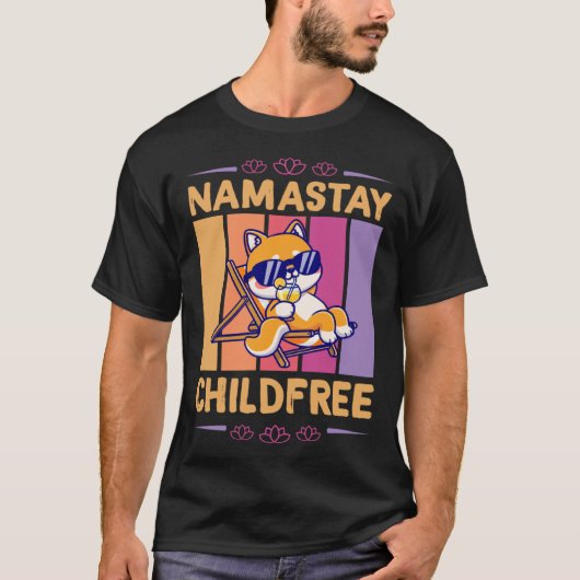 Namastay Childfree Nomaste Yoga Lotus Flower Beach Tシャツ (正面)