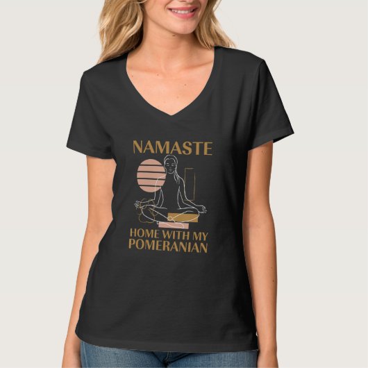 Namaste Home with My Pomeranian Sayings Dog Lover  Tシャツ (正面)
