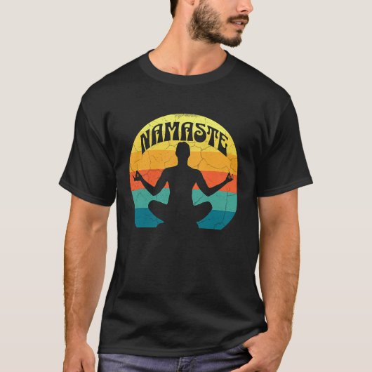 Namaste Yoga Pose Peace Meditate Zen Retro Sunset Tシャツ (正面)