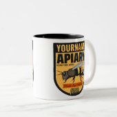 NAMEハニーパーソナライズされたビー養蜂場 ツートーンマグカップ (正面右)