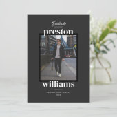 Name はっきりした Black Graduation Announcementフォトカード 案内状 (スタンド正面)