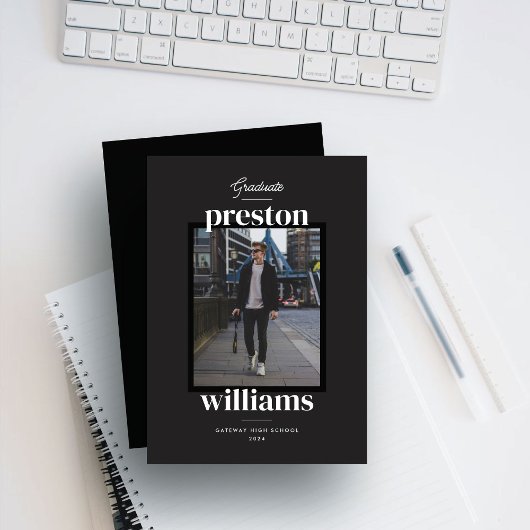 Name はっきりした Black Graduation Announcementフォトカード 案内状