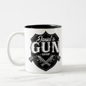 NAME パーソナライズされた Old Revolvers Gun Shop銃器 ツートーンマグカップ (左)