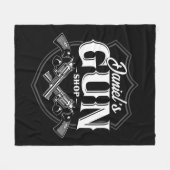 NAME パーソナライズされた Old Revolvers Gun Shop銃器 フリースブランケット (正面(横))