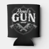 NAME パーソナライズされた Old Revolvers Gun Shop銃器 缶クーラー (裏面)