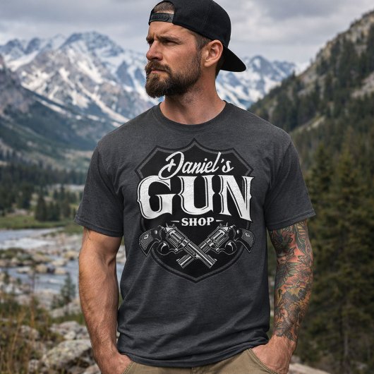 NAME パーソナライズされた Old Revolvers Gun Shop銃器 Tシャツ