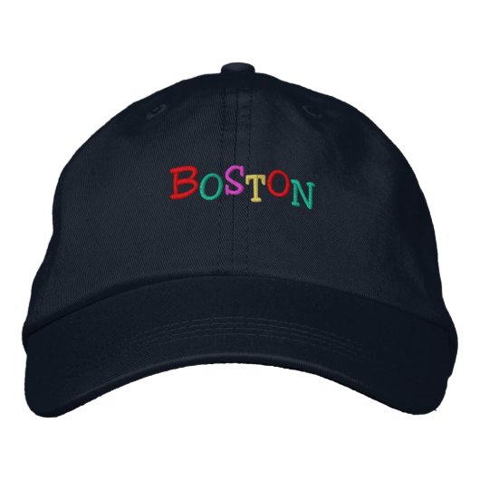 Namedrop Nation_Boston数々の – 色付き 刺繍入りキャップ (正面)