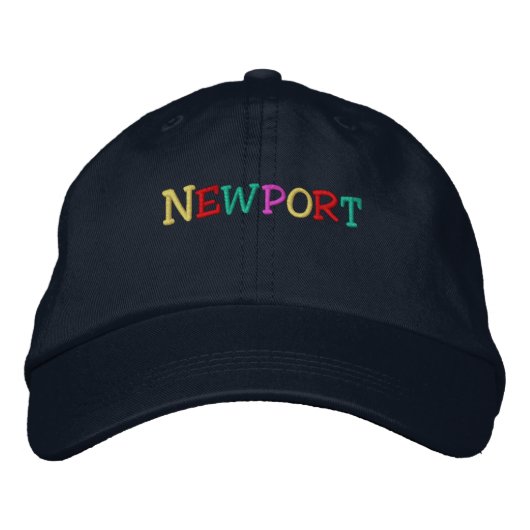 Namedrop Nation_Newport – 色数々の付き 刺繍入りキャップ (正面)