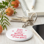 Nanaは私の名前で、孫を甘やかしている キーホルダー (側面)