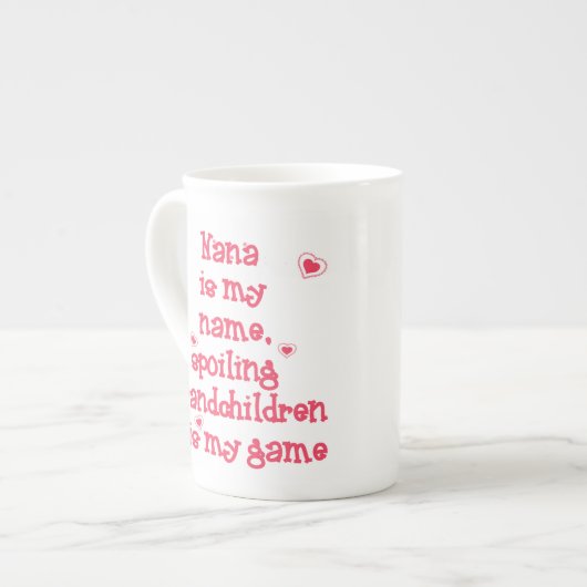 Nanaは私の名前で、孫を甘やかしている ボーンチャイナマグカップ (正面左)