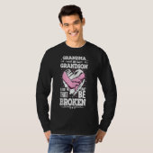 nana gift grandma and grandson a bond that cant be tシャツ (正面フル)