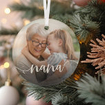 Nana Gramonaスクリプトオーバーレイ ガラスオーナメント<br><div class="desc">この美しいオーナメントを持つ特別な祖母のための甘いギフトを作カスタム成しなさい。「奈々」は祖母と孫エレガントや孫の写真に白いスクリプお気に入りのトオーバーレイとして登場する。</div>