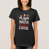 Nana SantaがChrのマッチングを見ている優しい Tシャツ (正面)