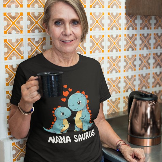 Nana Saurus Fun Gift for Grandma Tシャツ