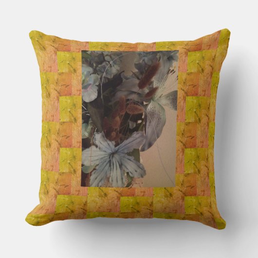 Nana's Framed Flowers(ナナハート額縁花) クッション (正面)