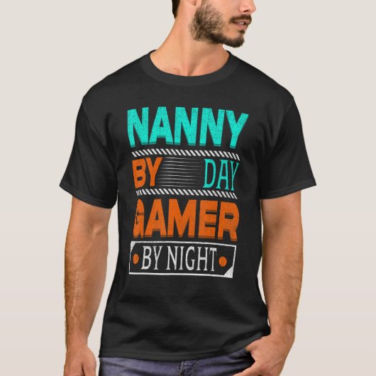 Nanny By Day Gamer By Night祖母の祖母 Tシャツ (正面)
