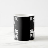 Nanny SantaがChrisを見ている様子に優おもしろいしい コーヒーマグカップ (中央)