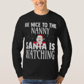 Nanny SantaがChrisを見ている様子に優おもしろいしい Tシャツ (正面)