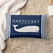 Nantucket Whale Watching – White and Navy Blue ランバークッション (ブランケット)