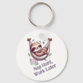 Nap Hard Sloth キーホルダー (裏面)