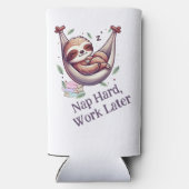 Nap Hard Sloth スリム缶クーラー (裏面)
