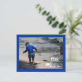 Napili湾、マウイ、ハワイで遊んでいる幼児の男の子 ポストカード (スタンド正面)