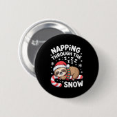 Napng Through The Snow Funny Sloth Candy Cane Xmas 缶バッジ (正面&裏面)