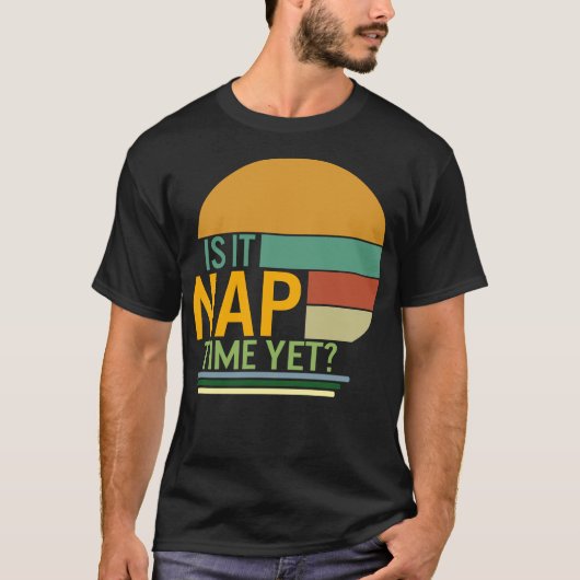 Nappingシャツ、まだ昼寝時間か、Nappingおもしろい Tシャツ (正面)