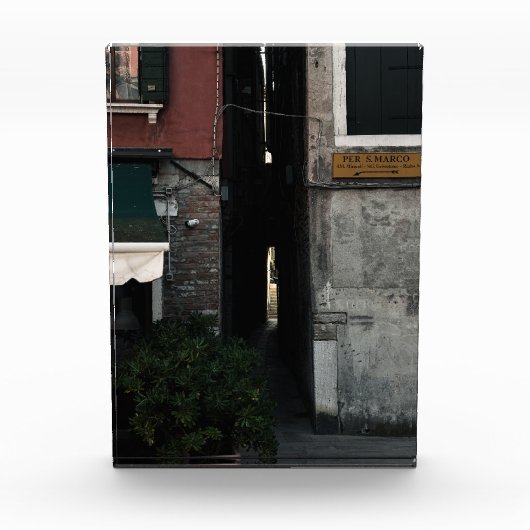 Narrow venetian alleyway (2024) フォトブロック (正面)