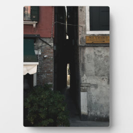 Narrow venetian alleyway (2024) フォトプラーク