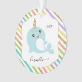 Narwhalの一流のパーソナライズな虹のストライプな金ゴールドを加えて下さい オーナメント (正面)