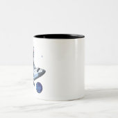 nasaのスペースシャトルの宇宙飛行士 ツートーンマグカップ (中央)