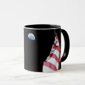 NASAアポロ17宇宙飛行士国旗の地球ムーンの写真 マグカップ (正面右)