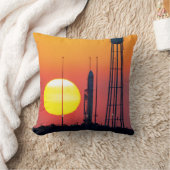 NASAアンタレスロケット日の出発射 クッション (ブランケット)