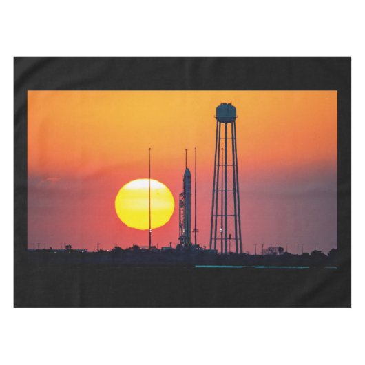 NASAアンタレス・ロケット　日の出の打ち上げ テーブルクロス (正面(横))