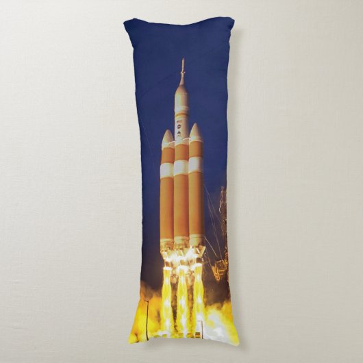 NASAオーリオン宇宙船ロケット打ち上げ ボディピロー (正面縦)