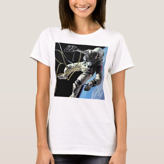 NASA初の米国宇宙飛行士のスペースウォーク写真 Tシャツ (正面)