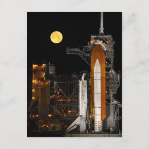 NASA スペースシャトル ディスカバリーが満月の下に ポストカード