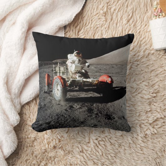 NASA Apollo 17 Lunar Roving Vehicle, 1972 クッション (ブランケット)