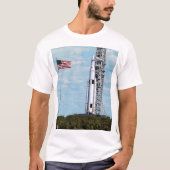 NASA SLS宇宙発射システムロケットランチパッド Tシャツ (正面)