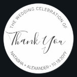 Natasha手書きスクリプト結婚式の引き出物ありがとう ラウンドシール<br><div class="desc">これらのシンプルをエレガントあなたの好意に黒と白のステッカーを使用しなさい。ミニマルなデザインは、あなたの名前結婚、の日付、そして手書きの書のスクリプトのフォントでアクセントを付いた書sans serifフォントの中の言葉モダン"ありがとう"を備えている。私のナターシャスタイリッシュのコレクション結婚に合わせて。このコレクション内の他の調整製品を参照して、洗練されたコーディネートされた外観を作成し結婚なさい。このもし製品に関するサポートが必要な場合カスタマイズは、その他の一致する製品を作成して欲しい場合は、admin@albamarie.comで私に連絡お願いします。喜んでやるよ救済!</div>