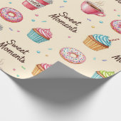 Natasha Usによるコーヒー、ドーナツ、カップケーキ ラッピングペーパー (角)