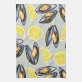 Natasha Usによるムール貝とレモン キッチンタオル (縦)
