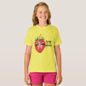 Natasha Usによる王冠の中のイチゴ Tシャツ (正面フル)