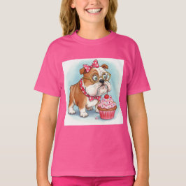 Natasha Usによる英語のブルドッグとカップケーキ Tシャツ