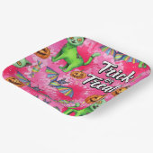 Natasha Usによる飛んでいるグリーン猫とこうもり ペーパープレート (傾斜あり)