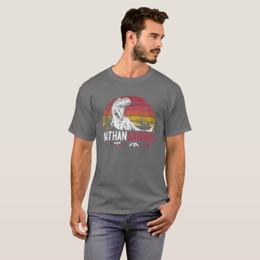 Nathan Saurus Funny Personalized Dinosaur T Rex Na Tシャツ (正面フル)